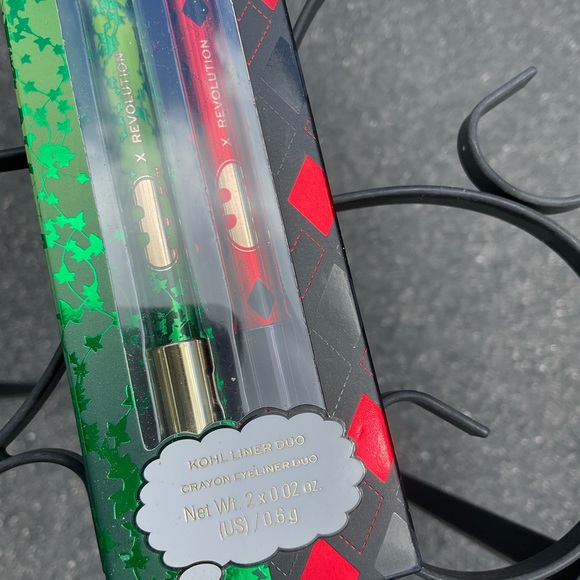 💄Revolution x Batman Harley Quinn and Poison Ivy Eyeliner Duo - Picture 2 of 7